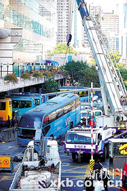 深圳大巴冲撞人群