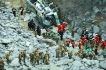 晋城大巴车祸 2月25日山西晋城境内发生大巴翻车坠沟