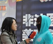 整形狂人红粉宝宝 12年整形200次耗费400多万被整得面