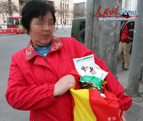 兰州市民抢盐是听信涨价谣言,兰州食用盐涨价是谣言 兰州市民抢盐