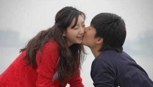 传凌潇肃再婚与唐一菲婚事临近 送百万豪车只为讨好岳父