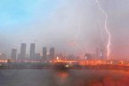 湖南有强对流天气 吉首下冰雹直径达12毫米