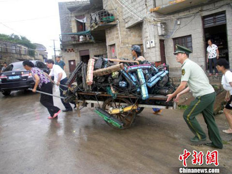 &ldquo;泰利&rdquo;步步逼近 福建沿海地区遭大风