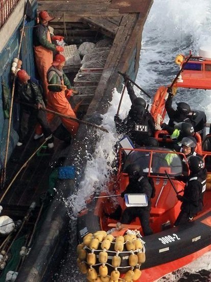 韩国扣押中国渔船