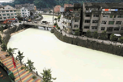 浙江温州牛奶河因泄漏乳胶流入温州瞿溪河 涉事企业