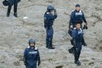 中国钓鱼岛出现日本警察 数十名日本警察非法登上钓