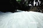 广州增城河道超级泡沫 环保部门称没有危害