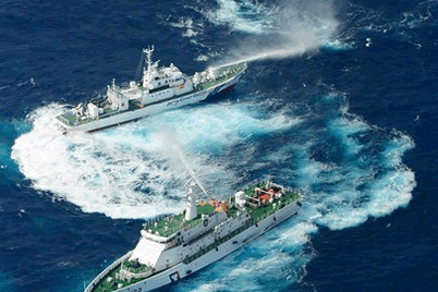 钓鱼岛最新消息 日本快艇冲撞台湾渔船台湾海巡舰艇