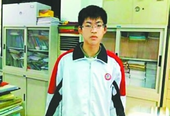 中学生撞坏宝马车