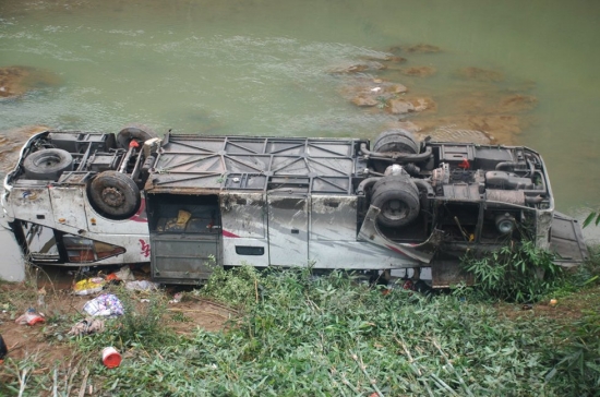 四川泸州叙永县叙威路车祸