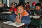 重庆冬天29年来最低气温 城口县小学生上课用塑料瓶