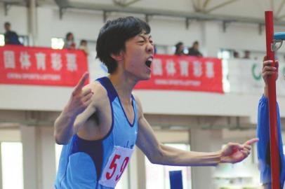 张国伟跳高2米32
