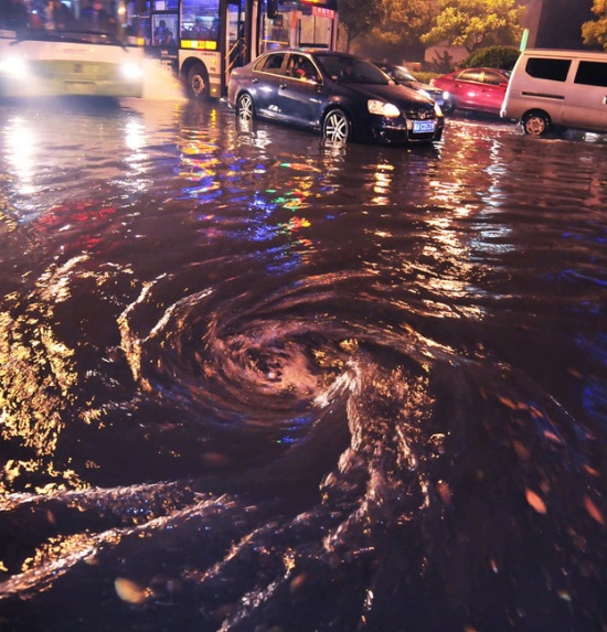长沙下暴雨,21岁女孩杨丽君掉落下水道事故地点