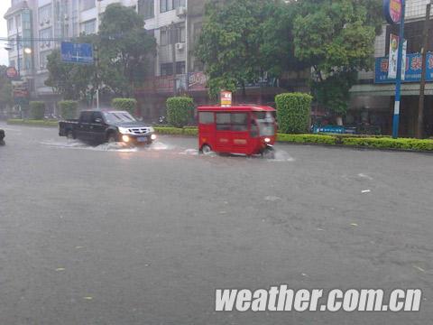 广西玉林降特大暴雨 导致局地塌方和房屋被淹