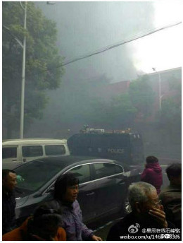 大火产生的浓烟非常大