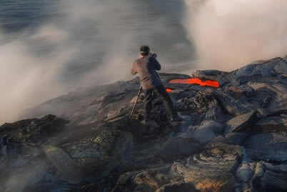 美国摄影师迈尔斯·摩根拍摄夏威夷基拉韦亚火山喷