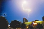 武汉下冰雹了 强对流天气来袭三小时降温10℃