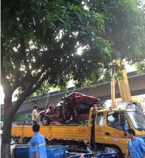 广州江湾大桥车祸现场图片