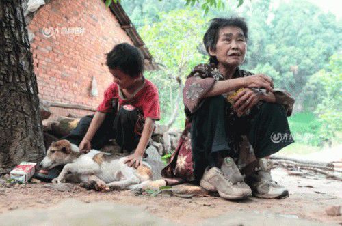 祖孙独居山林七年一天只吃一顿饭 男孩不会说话害怕陌生人