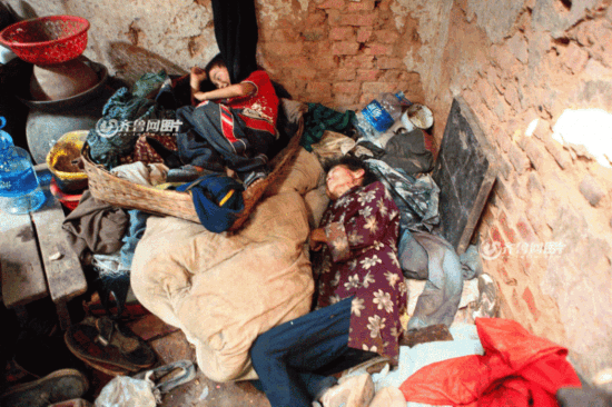 祖孙独居山林七年一天只吃一顿饭 男孩不会说话害怕陌生人