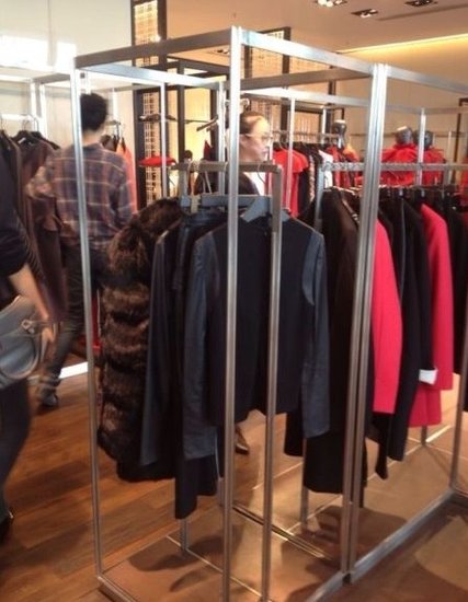 王菲离婚后的近况:网友发现王菲现身香港扫货