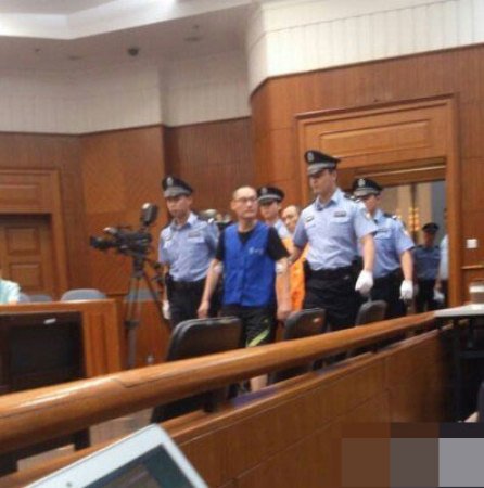 北京大兴摔婴案嫌犯韩磊被带进法庭