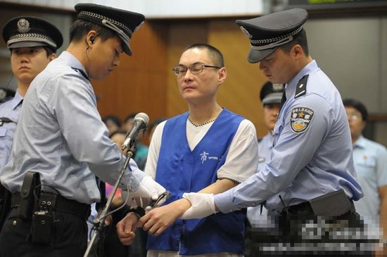 北京摔死女童案主犯被判死刑 宣判后被戴上手铐
