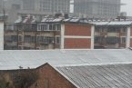 昆明迎来2014年第一场雪 长水机场遭殃