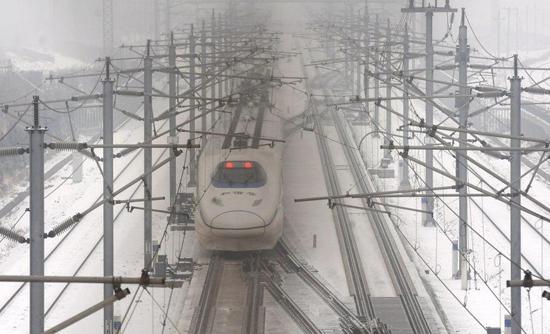 受暴雪天气影响部分高铁降速运行