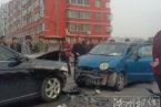 龙港交通事故 3日下午温州苍南南城路发生车祸