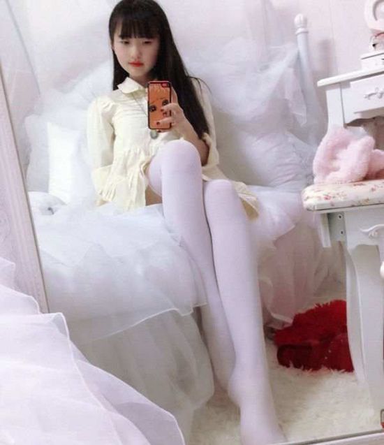 36岁美女嫩照被称为天山童姥附体,天山童姥美女否认36岁,我只有26岁。