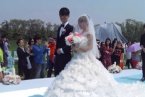 李行亮结婚了 18日李行亮和女友麦琳结婚延参法师主