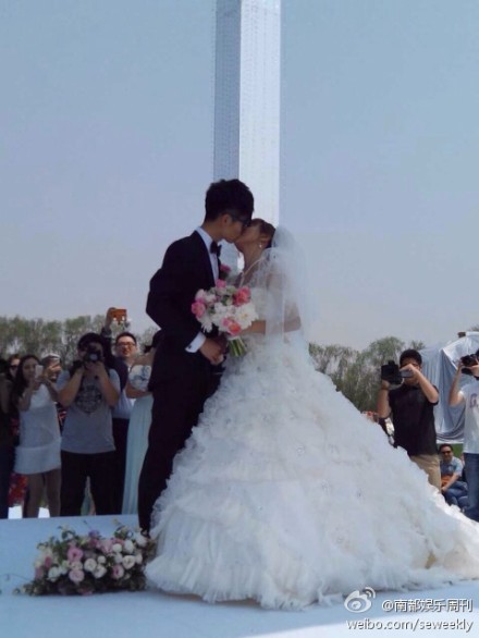 李行亮结婚了 18日和女友麦琳结婚延参法师主婚