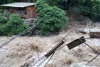 云南福贡县山洪灾害有房屋和桥梁被冲毁 无人员伤亡