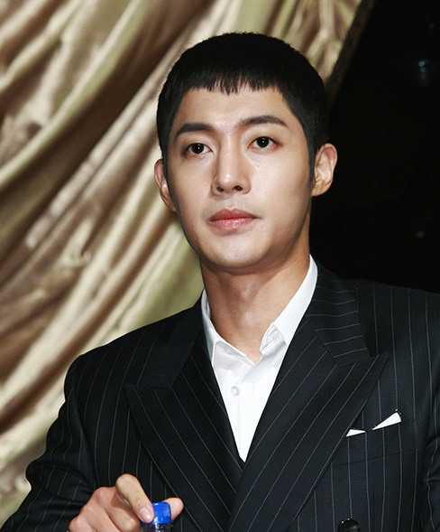 曝金贤重与女友复合