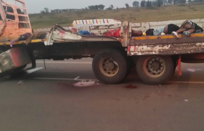 斯威士兰少女选妃遇车祸