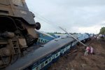印度火车出轨 8月4日印度两列火车出轨至少24人死亡