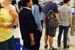 张柏芝排队等安检 张柏芝出现上海浦东机场