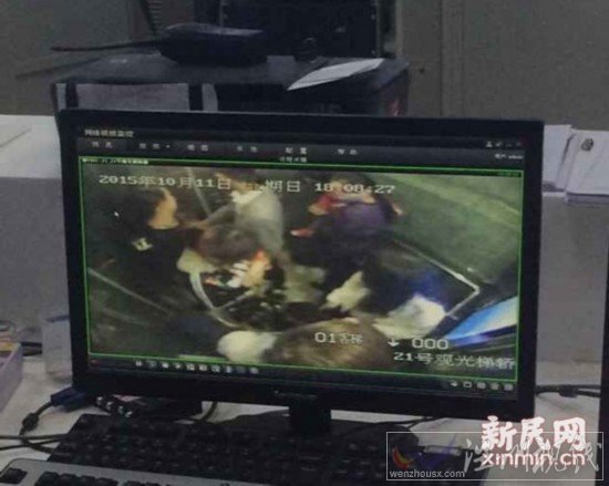 上海万达商场一电梯发生事故