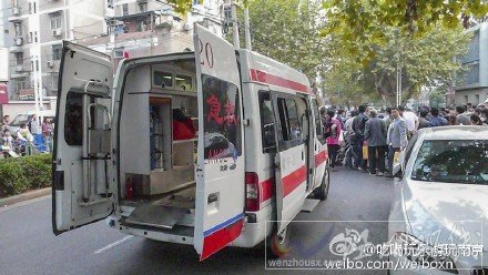 南京来凤街发生一起车祸