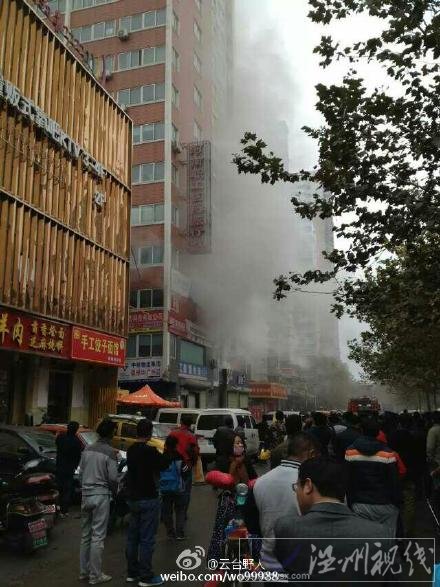 郑州市区安立克大厦发生火灾