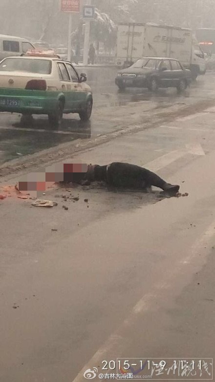 解放大路与长春路交会路口交通事故现场