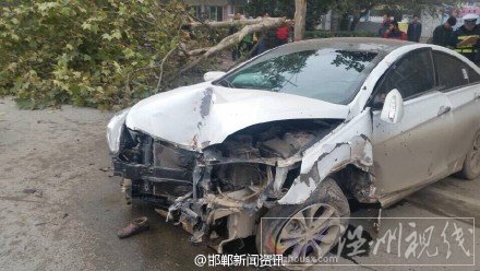 邯郸河北工程大学东门车祸