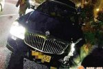 迈巴赫与的士相撞受损严重