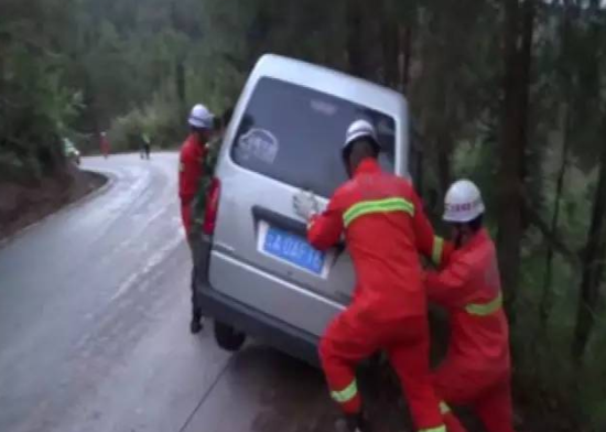 踩刹车1小时保命