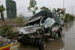 广西台风灾情 贺州车祸搅拌车与货车相撞