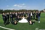 49名女生娶一男生 云南工商学院另类毕业照