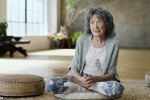 印度98岁身体似少女一样柔软 全世界最年长瑜伽导师