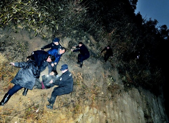 醉倒草丛误被击毙 