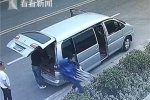 不要奖品被人暴打 强卖就是抢劫